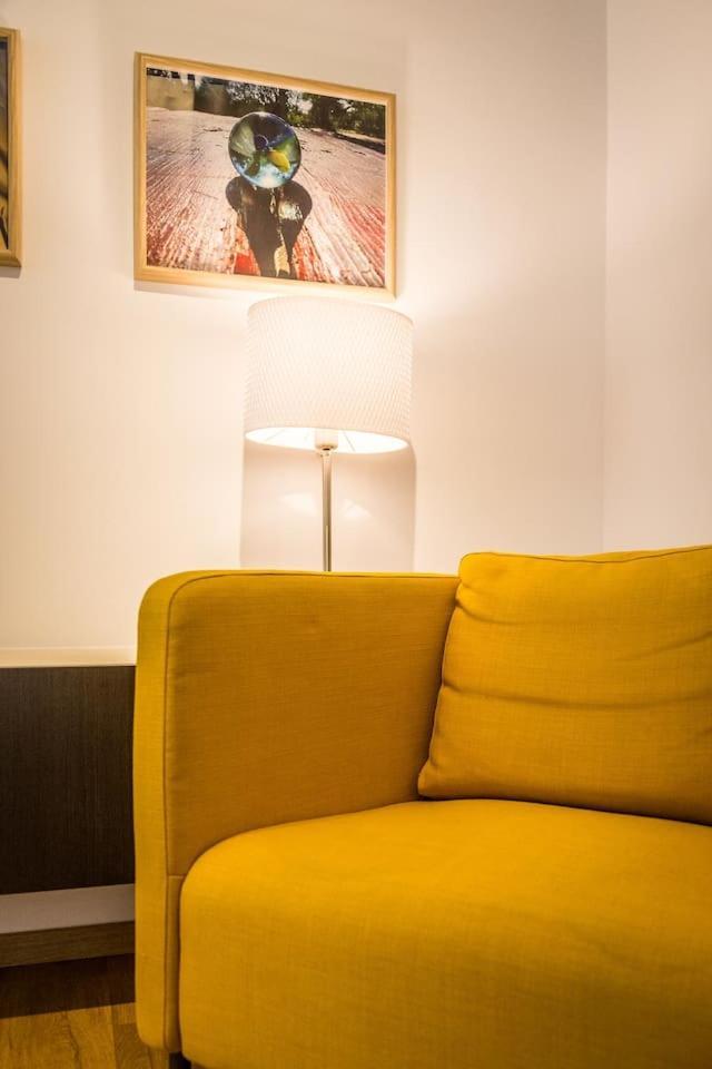 Elegant Apartment W Great Balcony In Vouliagmeni เอเธนส์ ภายนอก รูปภาพ